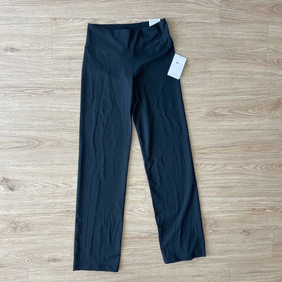 Nike Standard Fit Full Length Leggings - Picture 3 of 4